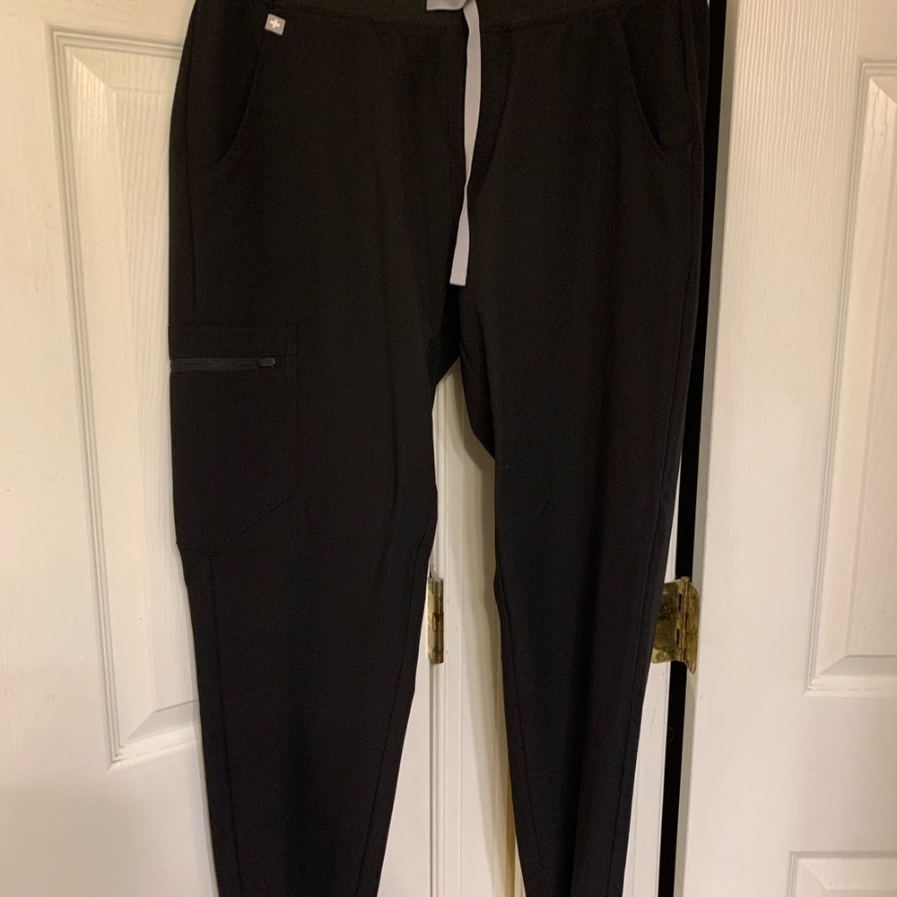 FIGS black jogger scrub pants